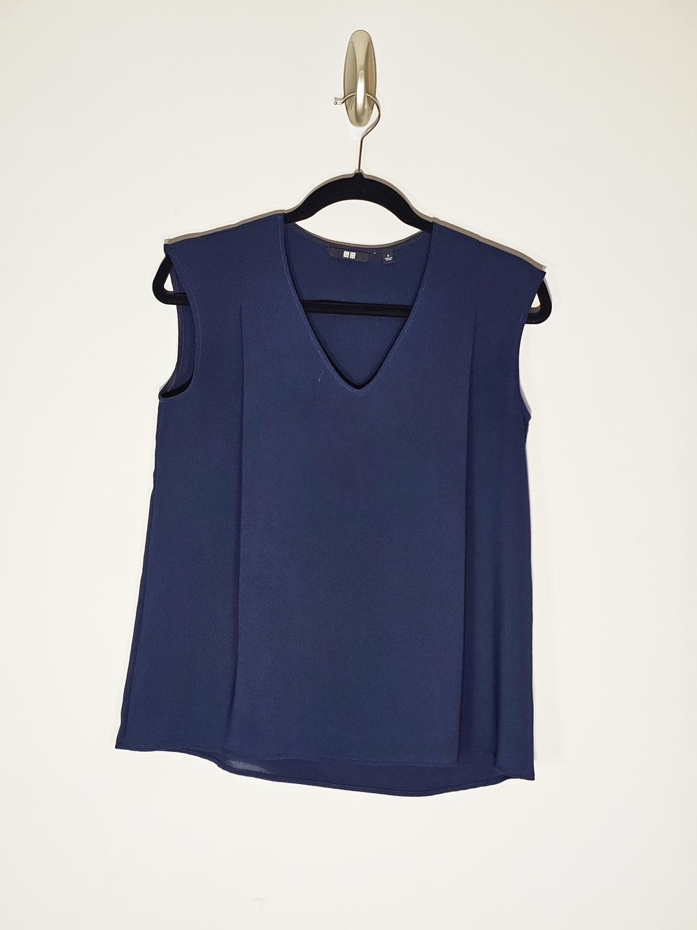 Women's Navy V-Neck Sleeveless Top